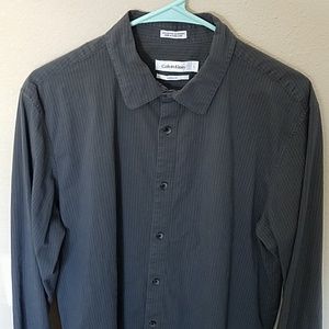 Calvin Klein button down 🔥B1G1 FREE🔥&💎 deal